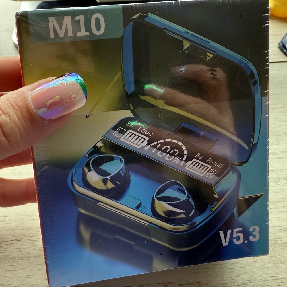 New In Box M10 Wireless Earbuds in Black